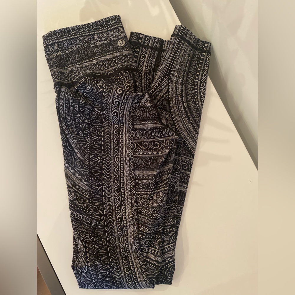 Lululemon wunder under mandala print leggings